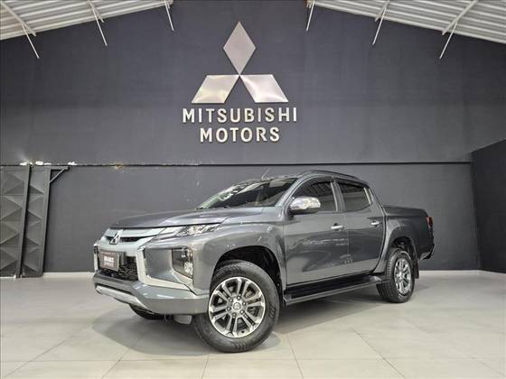 MITSUBISHI L200 TRITON 2.4 16V TURBO DIESEL SPORT HPE CD 4P 4X4 AUTOMÁTICO MITSUBISHI L200 TRITON 2.4 16V TURBO DIESEL SPORT HPE CD 4P 4X4 AUTOMÁTICO